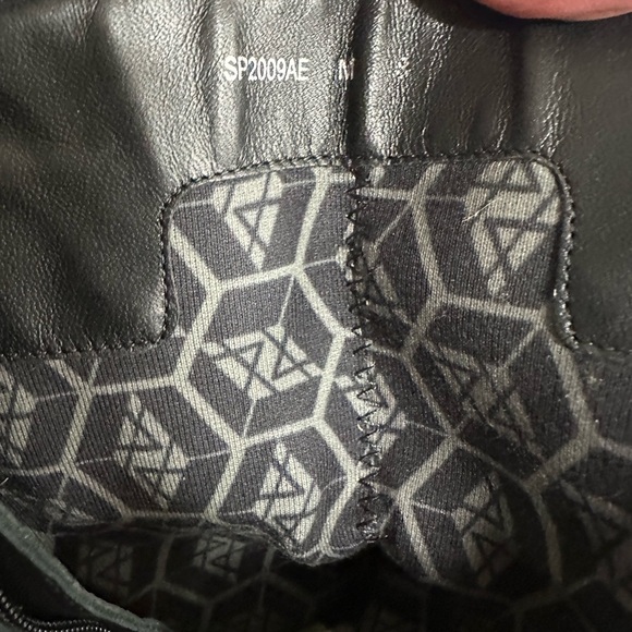 Elegant Black Leather Aquatalia Ankle Boots Made in Italy - Picture 6 of 8